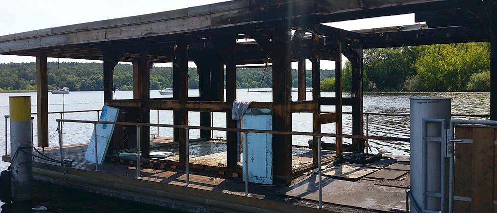 Das Saunaboot des Inselhotels. Hier brüten die Entenpaare.