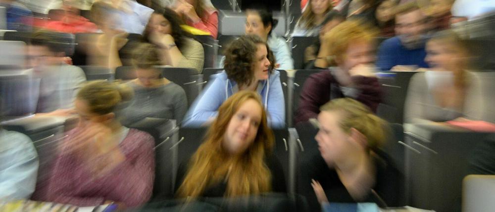 Volles Haus an der Uni Potsdam. Neue Mitarbeiter sollen helfen.