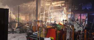 Im Inneren des Baumarkts bot sich ein Bild der Zerstörung.