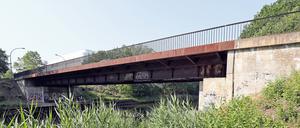 Sie muss weg. Die rund 45 Jahre alte Rammrathbrücke ist von Betonkrebs zerfressen, bevor sie einstürzt, soll sie noch in diesem Jahr abgerissen werden.