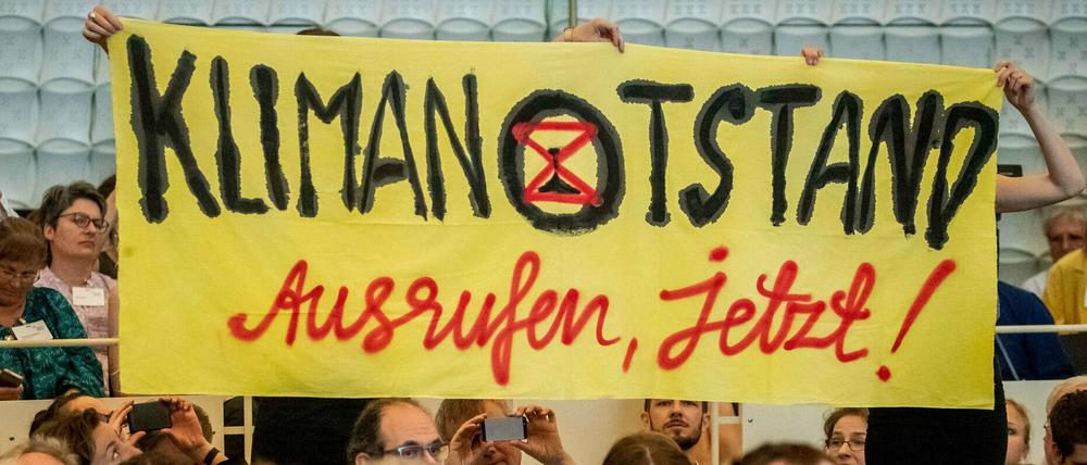 Aktivisten forderten kürzlich bei der Jahreskonferenz des Rates für Nachhaltige Entwicklung den sofortigen Klimanotstand.