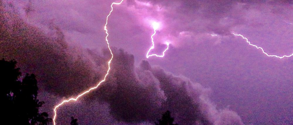 In Potsdam und Umgebung tobten in der Nacht zu Mittwoch heftige Gewitter, wie hier in Michendorf fotografiert.