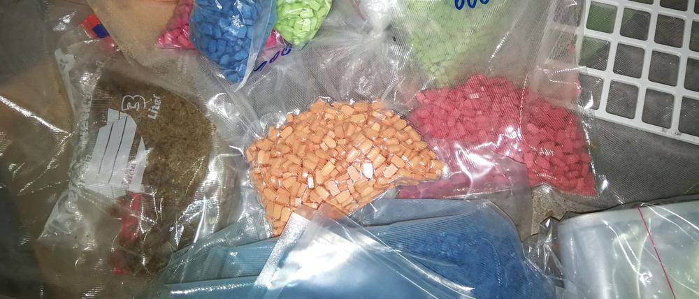 Vom Zoll gefundene Säcke mit Ecstasy in einem Lastwagen.