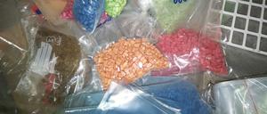 Vom Zoll gefundene Säcke mit Ecstasy in einem Lastwagen. 