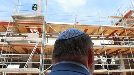 Richtfest am Neuen Palais. Herrichtung des Nordtorgebäudes und der Orangerie für das Abraham Geiger Kolleg.