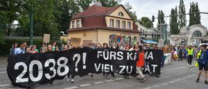 Schüler gehen in Potsdam regelmäßig freitags für das Klima auf die Straße. Jetzt fahren einige von ihnen in ihrer Freizeit auf die Großdemo nach Aachen.