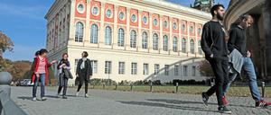 Studenten der Universität Potsdam auf dem Campus Neues Palais.