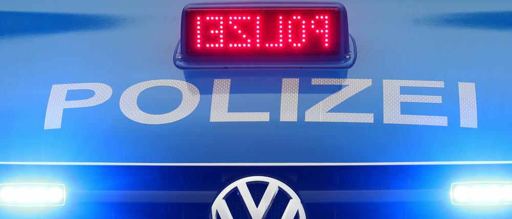 Die Polizei hat den Führerschein des Mannes sichergestellt.