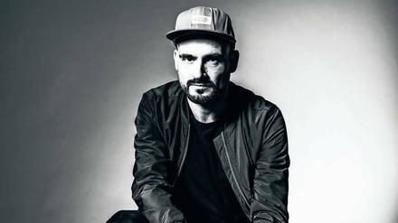 Mesut Gürsoy alias MST legt live mehrere Instrumenten- sowie Gesangsstimmen übereinander und kreiert so einen einmaligen Sound.