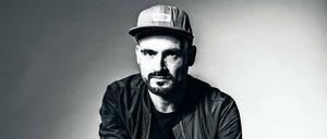 Mesut Gürsoy alias MST legt live mehrere Instrumenten- sowie Gesangsstimmen übereinander und kreiert so einen einmaligen Sound.