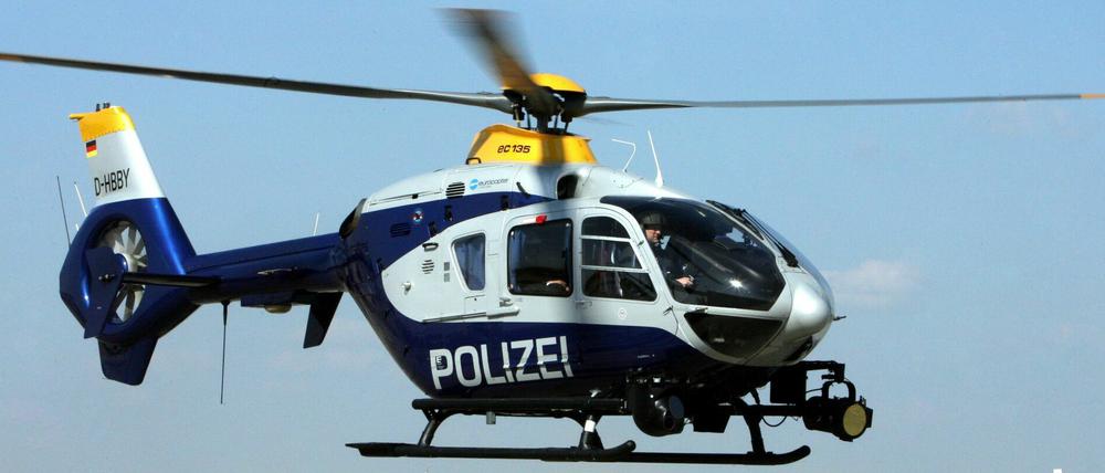 In der Nacht zu Dienstag war ein Polizeihubschrauber über Potsdam im Einsatz.
