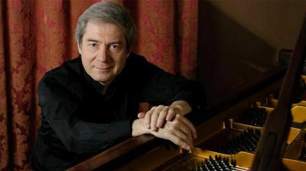 Der berühmte Pianist Dmitri Alexeev unterrichtet die Talente.