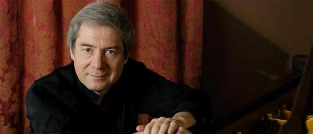 Der berühmte Pianist Dmitri Alexeev unterrichtet die Talente.
