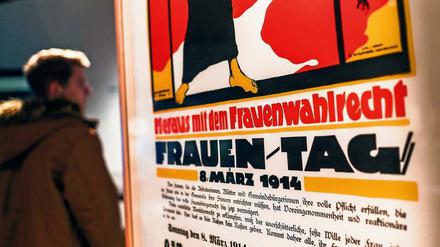 Erst seit  hundert Jahren dürfen Frauen in Deutschland wählen, in manchen Parteien machen sie aber erst ein Viertel der Abgeordneten aus. 