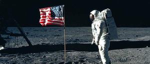 Der Astronaut Edwin E. Aldrin, Jr., posiert für ein Foto bei der ersten Mondlandung, die Teil der Apollo 11-Mission war.