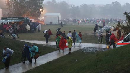Rund 5000 Besucher mussten den Volkspark am Samstag wegen des Starkregens verlassen. 