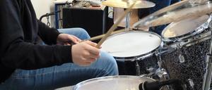 Für die Kosten von Musikschulgebühren können Anträge auf Übernahme gestellt werden.