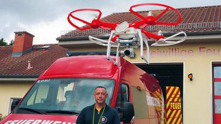 Gesteuert wird die Drohne von einem Drohnenpiloten wie Marcel Petri (im Bild).