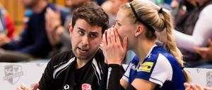 Alter Bekannter. Riccardo Boieri kehrt zum SCP zurück. Er war bereits von 2014 bis 2018 beim Potsdamer Verein tätig – hier spricht er mit Ex-Kapitänin Lisa Rühl. 