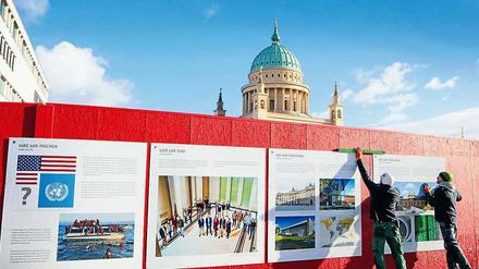 Die Ausstellung am Zaun stellt Wissenschaft in Potsdam vor.
