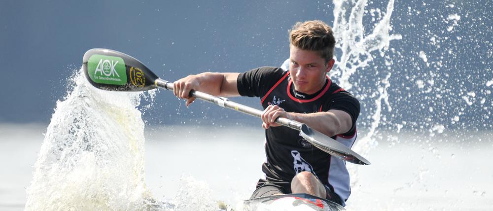 Gold. Elias Kurth triumphierte im Kajak-Zweier auf der 1000-Meter-Distanz.