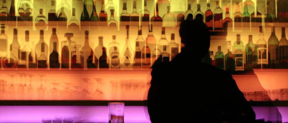 Schätzungen zufolge sind im Jahr 2022 mehr als 8000 Krebstodesfälle – rund 6200 bei Männern und 2100 bei Frauen – auf Alkoholkonsum zurückzuführen. 
