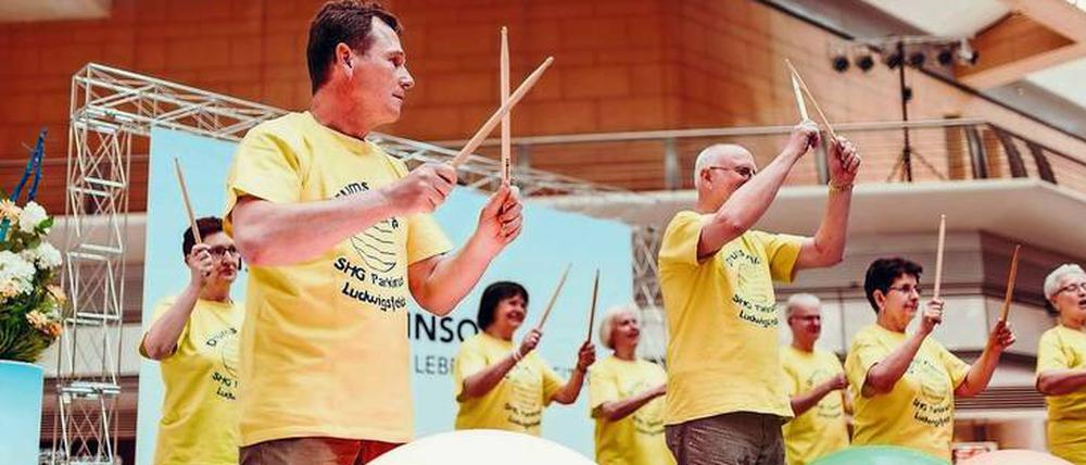 Sie trommeln wieder. Parkinson-Drummer beim Teltowkanal-Lauf.