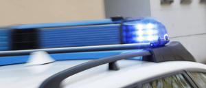 Ermittler haben bei Razzien in Berlin und Brandenburg Waffen gefunden. 