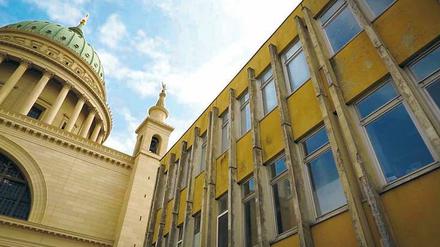 Der Film erinnert an die abgerissene Fachhochschule.