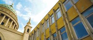 Der Film erinnert an die abgerissene Fachhochschule.