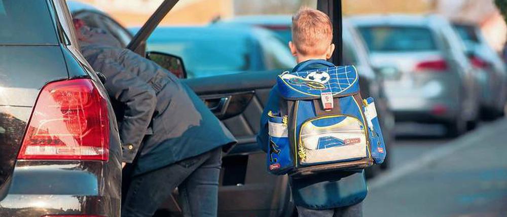 Elterntaxis sollten aus Sicht der Experten vermieden werden.