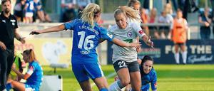 Werbung für den Frauenfußball. Es war ein heißer Tanz, den sich Frankfurts Janina Hechler (l.) und Potsdams Nina Ehegötz mit ihren Mannschaften zum Auftakt der Frauenfußball-Bundesliga geliefert haben und bei dem die Hessinen das bessere Ende für sich verbuchten.