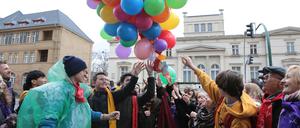 Das Bündnis "Potsdam bekennt Farbe", hier bei einer Aktion zum 70. Jubiläum der Allgemeinen Erklärung der Menschenrechte im Dezember 2018, will der AfD entgegentreten.