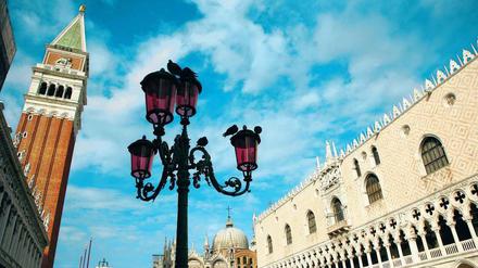 „In jedem Sinne schön“. So beschreibt Theodor Fontane den Markusplatz in Venedig, auch wenn er von der Stadt insgesamt nicht allzu überzeugt ist.