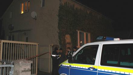 Im Hinterhof dieses Hauses in der Brandenburger Straße hatte Andreas E. am 8. Februar mit einer Schrotflinte auf seinen Nachbarn geschossen.