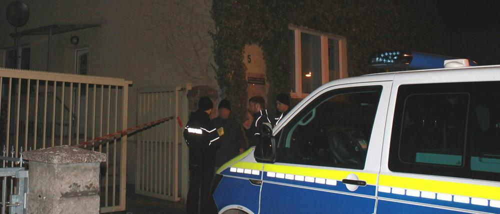Im Hinterhof dieses Hauses in der Brandenburger Straße hatte Andreas E. am 8. Februar mit einer Schrotflinte auf seinen Nachbarn geschossen.