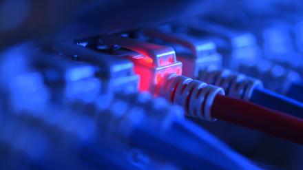 Aufgrund eines Kabelschadenes kommt es an diesem Wochenende zu einem "Ausfall von TV-, Internet- und Telefonie-Diensten" in Potsdam, teilte das Unternehmen PΫUR am Samstgmorgen mit.
