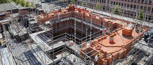 Der Turm wächst. Obwohl seit zwei Jahren gebaut wird, reißt die Kritik an dem Projekt nicht ab. Aufnahme vom 23. August 2019.