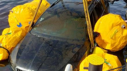Der Skoda ist von der Feuerwehr geborgen worden.