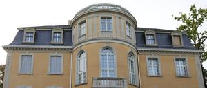 In der Potsdamer Villa Kellermann eröffnet heute das neue Restaurant von Sternekoch Tim Raue.