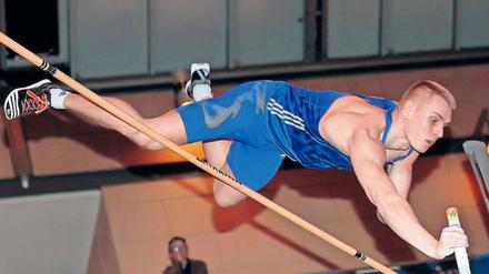 Im Kreis der Favoriten. Der Pole Robert Sobera reist mit einer Bestleistung von 5,80 Meter beim Stabhochsprungmeeting an.
