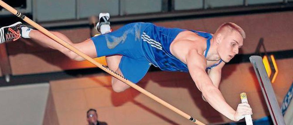Im Kreis der Favoriten. Der Pole Robert Sobera reist mit einer Bestleistung von 5,80 Meter beim Stabhochsprungmeeting an.