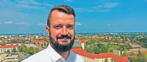 Sebastian Lachmann, 34, wurde in Cottbus geboren und machte eine Ausbildung zum Industriekaufmann beim Kraftwerksbetreiber Leag. 