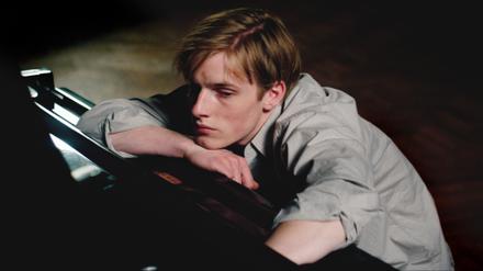 Klavierstudent David (Louis Hofmann) zerbricht in dem Film „Prélude“ an dem enormen Leistungsdruck der Musikszene.