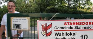 Bitte nur Wähler, keine Wildschweine. Das Stahnsdorfer Wahllokal im Jugend- und Familienzentrum "ClaB". 