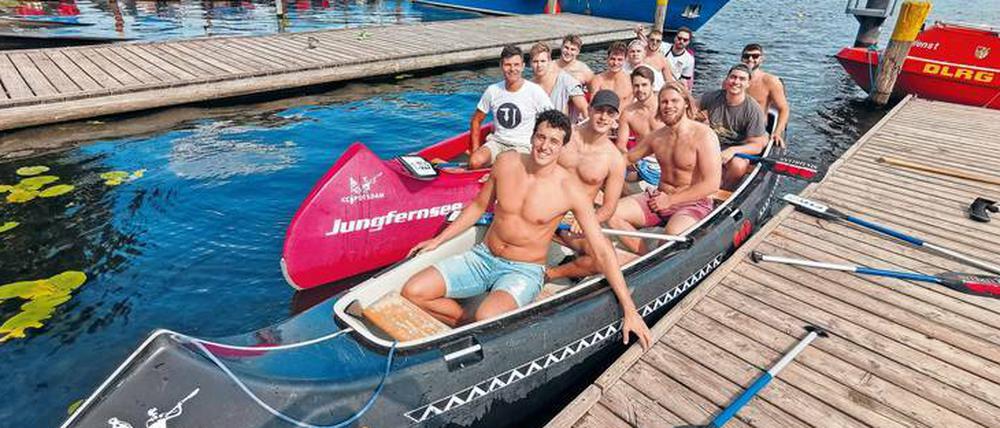 Sie ziehen kräftig durch. Paddeln ist für das OSC-Team eine willkommene Abwechslung im Trainingsalltag.