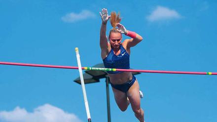 Aufgeschwungen über Potsdams Dächer hat sich Meetingsiegerin Romana Malácová, die am besten Wind und Hitze meisterte.