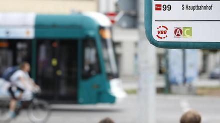 Oberbürgermeister Mike Schubert (SPD) will gemeinsam mit Berlin ein 365-Euro-Jahresticket durchsetzen.