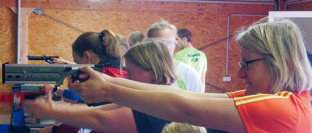 Schnell schießen und schnell laufen heißt es beim Laserrun im Modernen Fünfkampf. Wer wollte, konnte sich im Luftschiffhafen darin versuchen. 