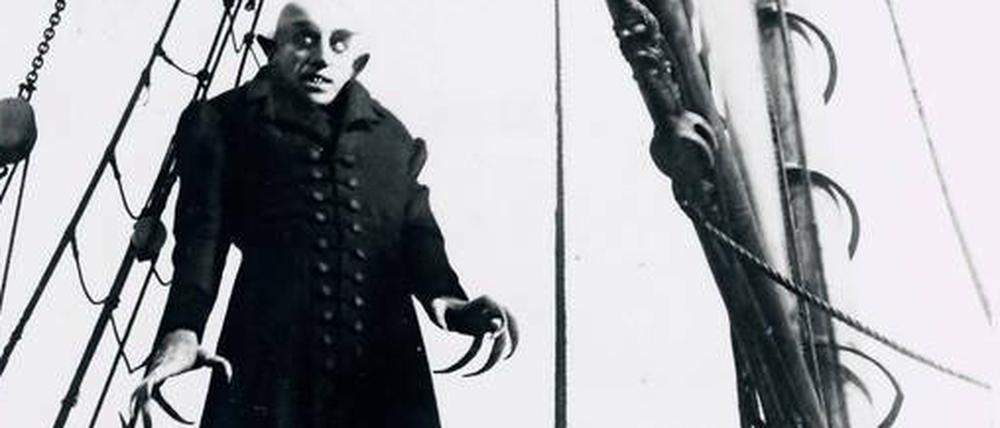 Nicht nett. Graf Orlok macht sich als Nosferatu auf den Weg des Grauens.